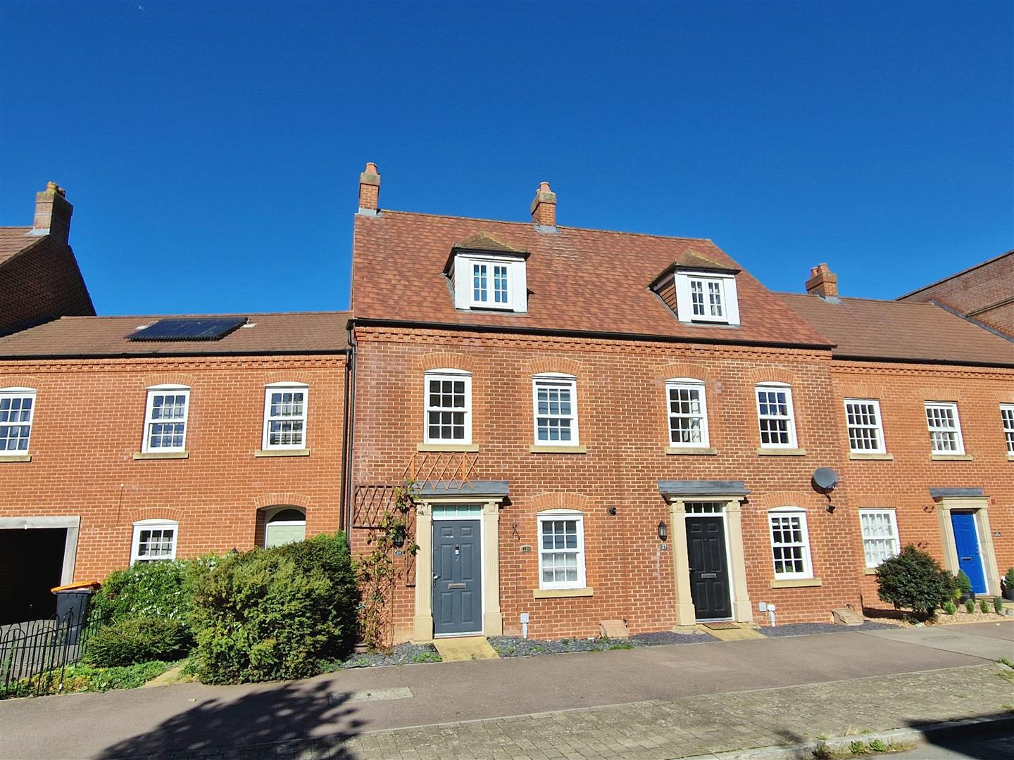 4 bed property in Saxon Way, Bedford